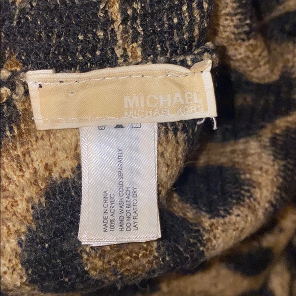 Michael Kors Leopard Infinity Scarf - Picture 2 of 2